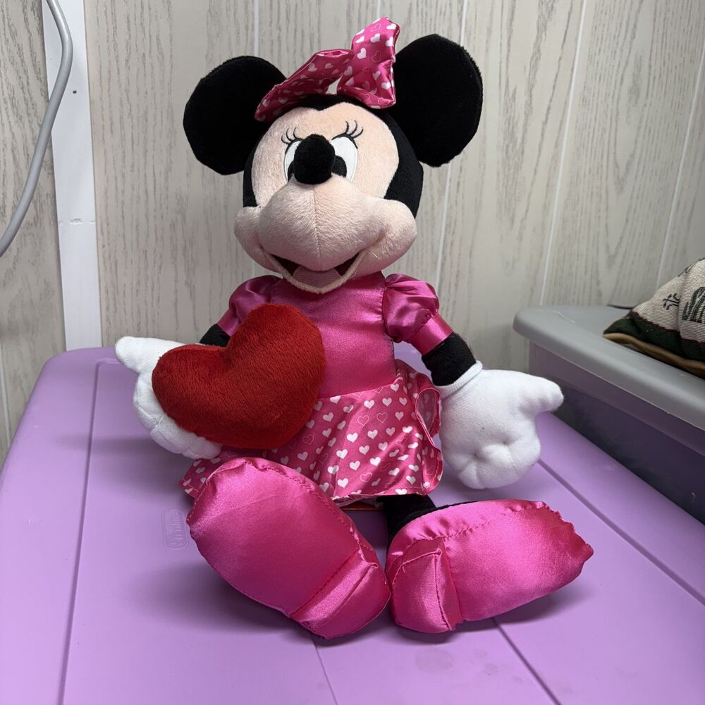 Disney Minnie Mouse Valentine plush pink dress bow Red heart New in box kid toy